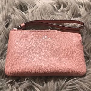 ❤️ coach wristlet! ❤️